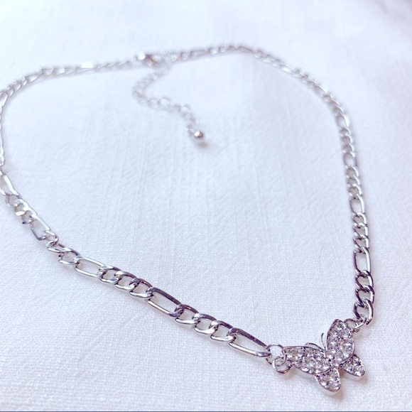 ❤️Seller’s Pick❤️ Stunning Rhinestones Butterfly Choker - Picture 7 of 10